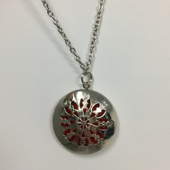 Locket Diffuser Essential Oil Necklace 24" Chain - Picture 4 of 9